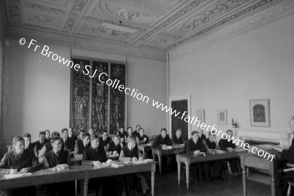 FOR JESUIT DIRECTORY 1955: FR.O'SULLIVAN GIVING CONFERENCE TO NOVS